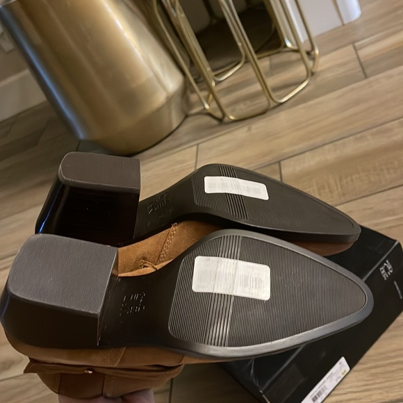 NEW WITH BOX FENYA CARMEL SUEDE NATURALIZER ANKLE BOOTIES size 7.5 - Picture 6 of 6